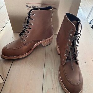 Women’s Redwing Boots Size 8